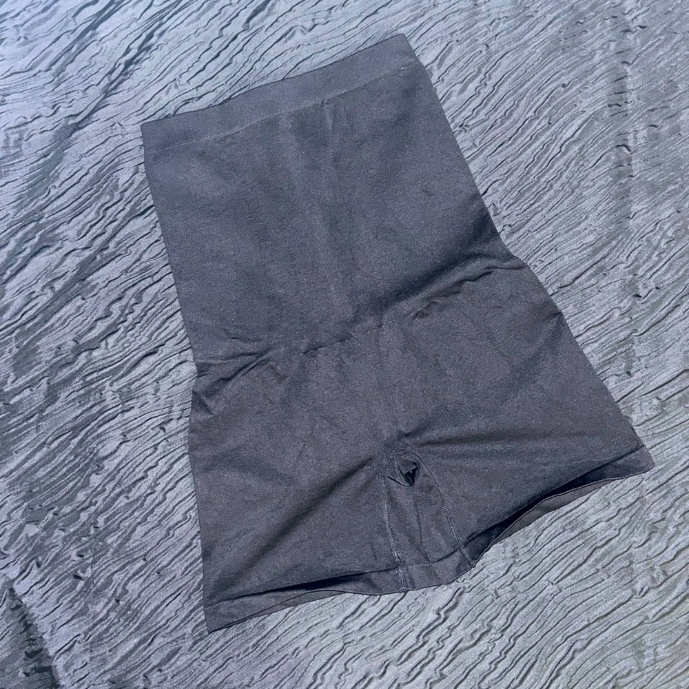 Blanqi maternity shorts